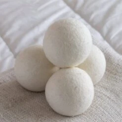 Apeiron Drogerballen - Droogballen - 6 XL Wasbollen - Droger - Duurzaam - Wasmachine - Wasverzachter - Energie Besparen - Zero Waste - Schapenvacht - Wol -Wasbenodigdheden Winkel 1200x1200 1487