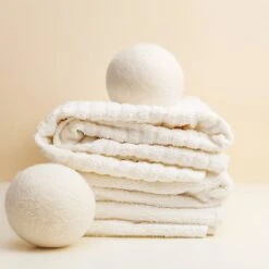 Apeiron Drogerballen - Droogballen - 6 XL Wasbollen - Droger - Duurzaam - Wasmachine - Wasverzachter - Energie Besparen - Zero Waste - Schapenvacht - Wol -Wasbenodigdheden Winkel 1200x1200 1491