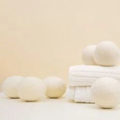 Apeiron Drogerballen - Droogballen - 6 XL Wasbollen - Droger - Duurzaam - Wasmachine - Wasverzachter - Energie Besparen - Zero Waste - Schapenvacht - Wol -Wasbenodigdheden Winkel 1200x1200 1494